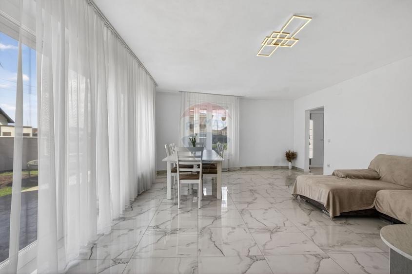 Casă cu 6 camere cu Teren 600 Mp în Fântânele