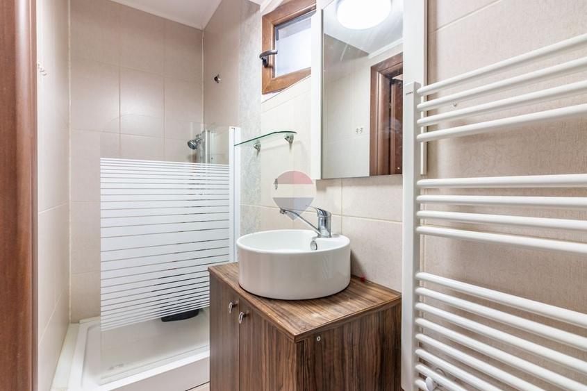Casă individuală cu 5 camere cu Piscina în Tunari