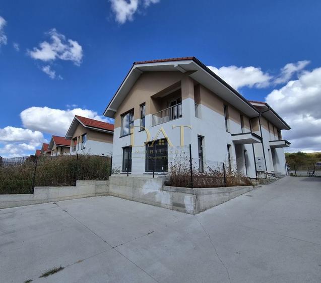 Duplex cu 4 camere cu Canalizare în Chinteni
