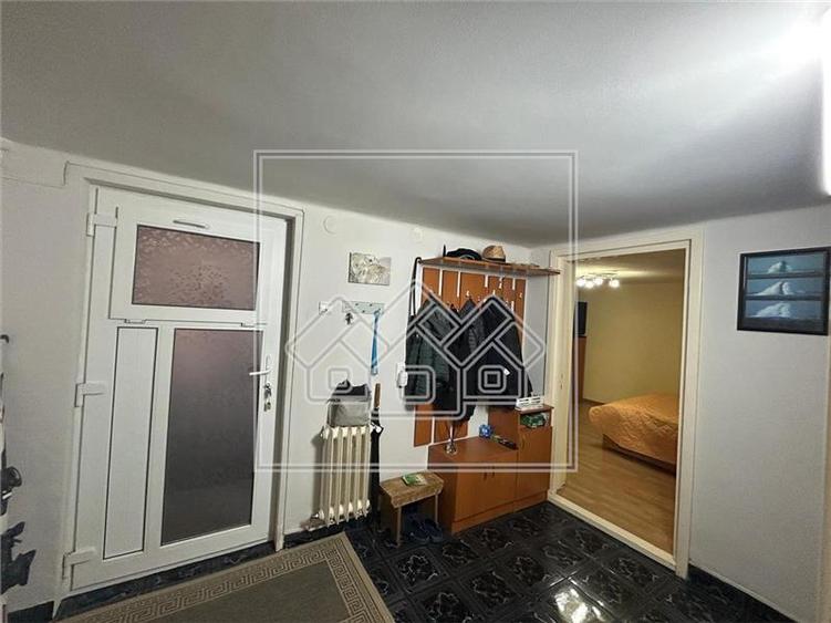 Apartament cu 2 camere decomandat în Lupeni
