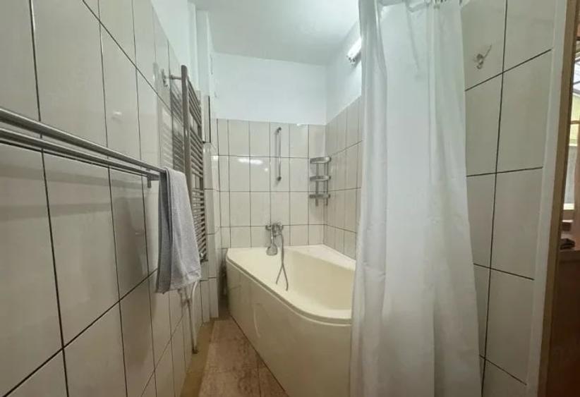 Casă individuală cu 4 camere cu Canalizare în Grivița