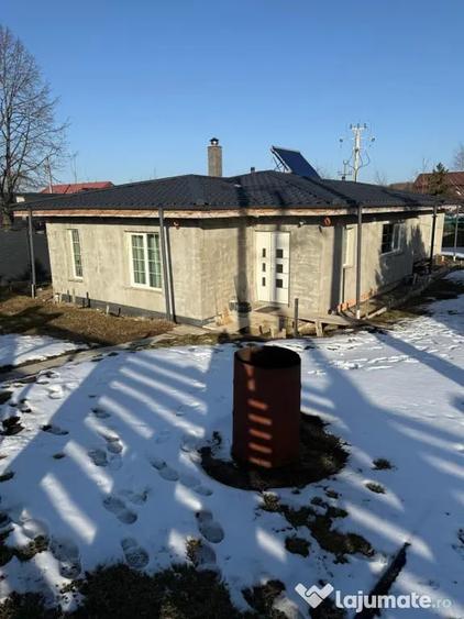 Casă cu 4 camere în Păun
