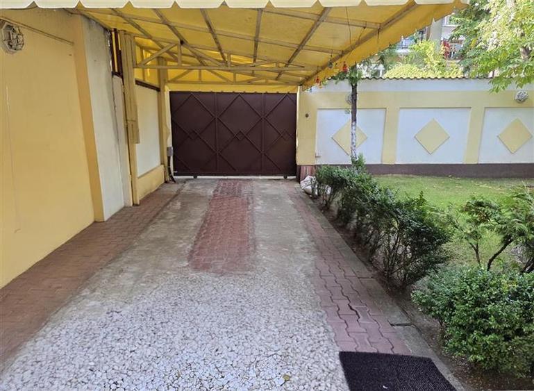 Casă cu 7 camere cu Canalizare în 1 Mai