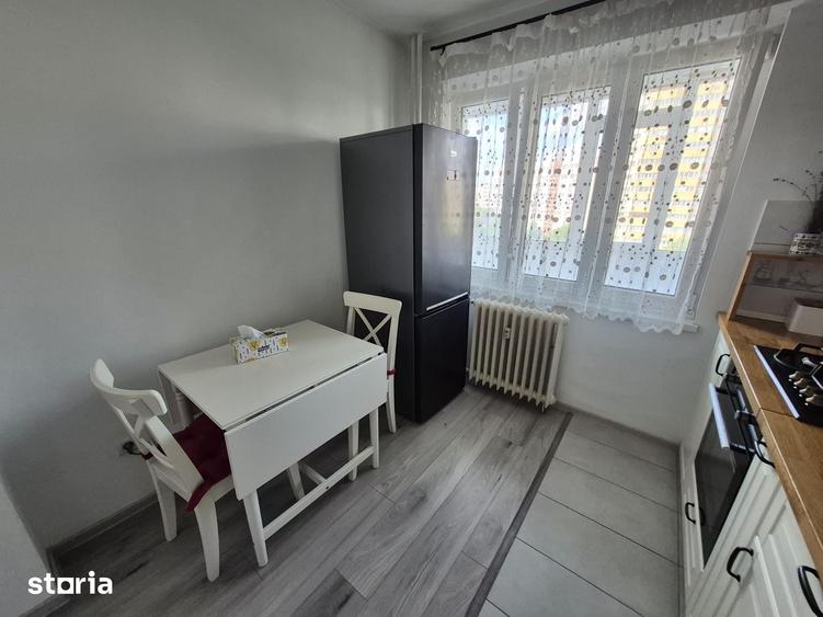 Apartament cu 2 camere decomandat în Tei
