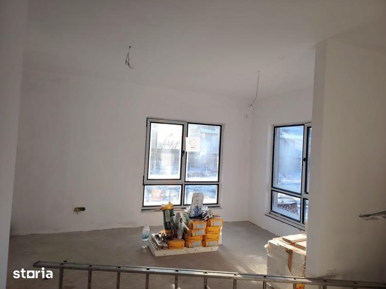 Casă cu 4 camere cu Teren 500 Mp în Periș