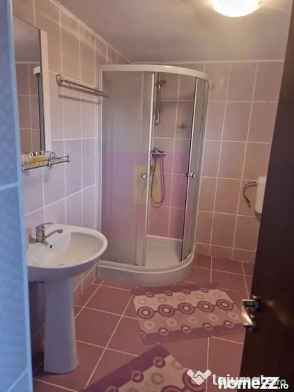 Casă cu 5 camere cu Teren 2875 Mp în Sadina