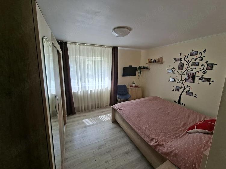 Apartament cu 3 camere decomandat în 1 Decembrie