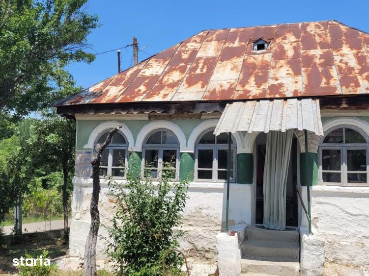 Casă cu 3 camere cu Teren 1900 Mp în Fârtățești