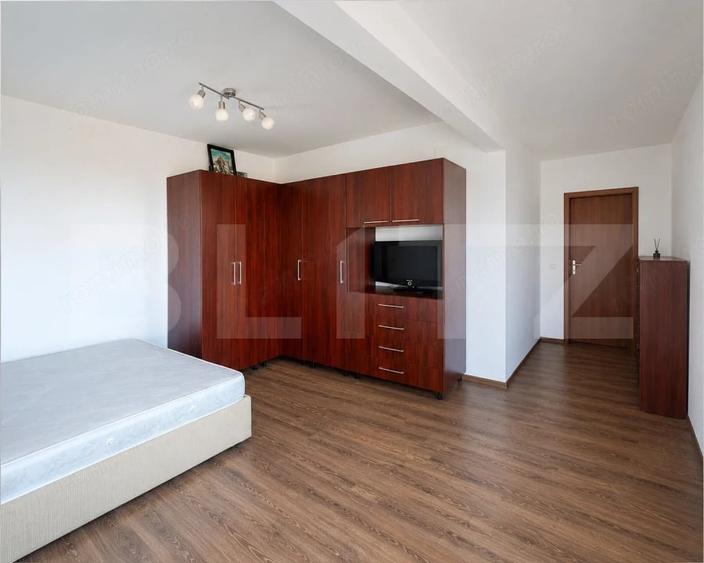 Apartament cu 3 camere decomandat în IAR
