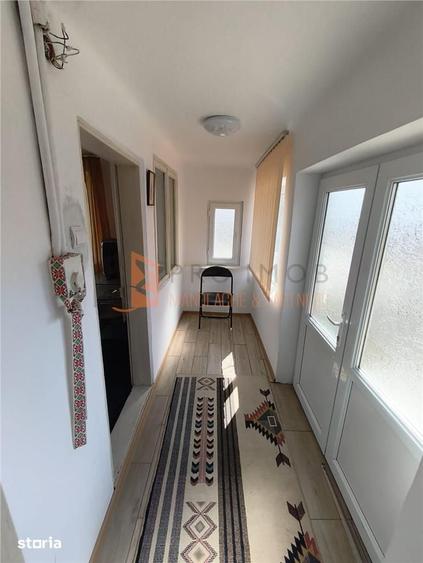 Casă cu 3 camere semidecomandat cu Teren 844 Mp în Pietroasele