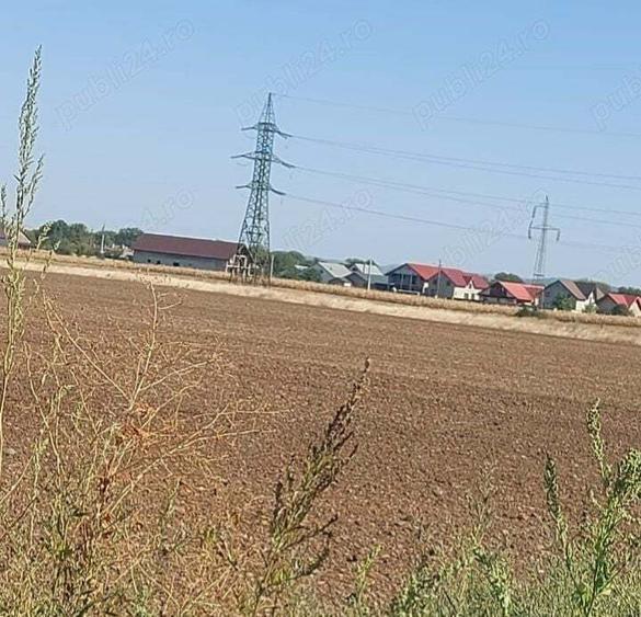 Teren de 8400 mp, în Central