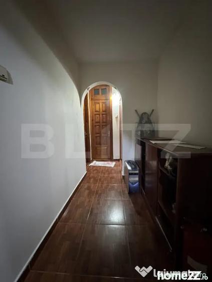 Apartament cu 4 camere decomandat în Rovine