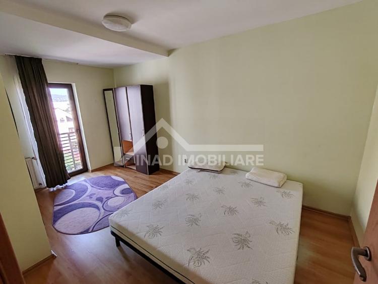 Apartament cu 3 camere semidecomandat, mobilat în Central