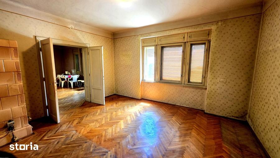Apartament cu 4 camere în Sub Arini