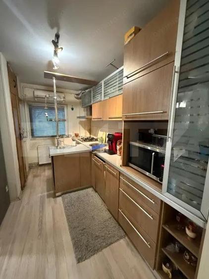 Apartament cu 4 camere decomandat în Vest