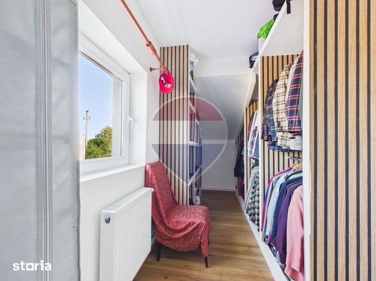 Casă cu 8 camere cu Teren 2220 Mp în Crevedia