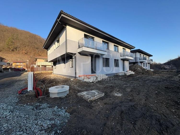 Duplex cu 4 camere cu Canalizare în Tăuți