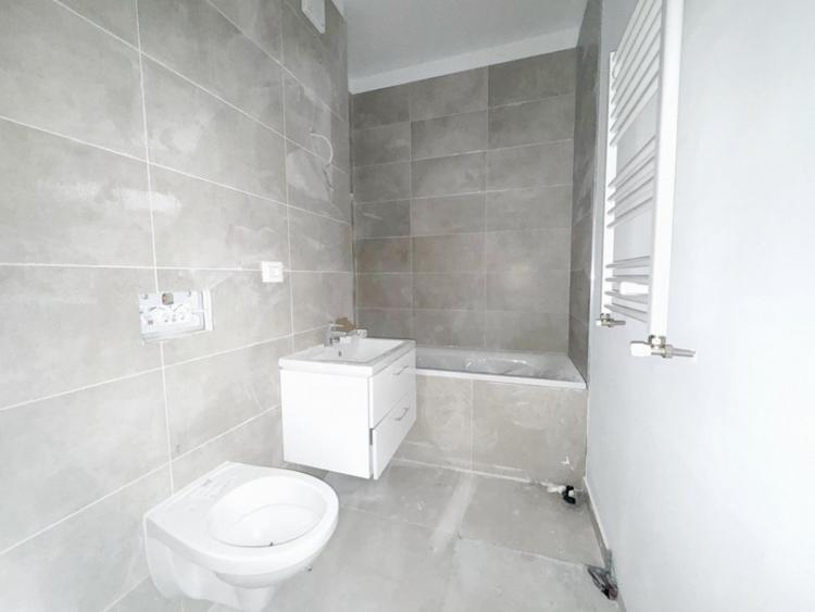 Apartament cu 2 camere decomandat în Aradului