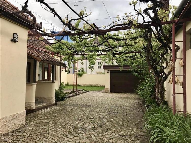 Casă individuală cu 3 camere cu Garaj în Griviței