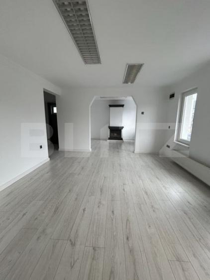 Casă cu 5 camere cu Teren 300 Mp în Calea Moldovei