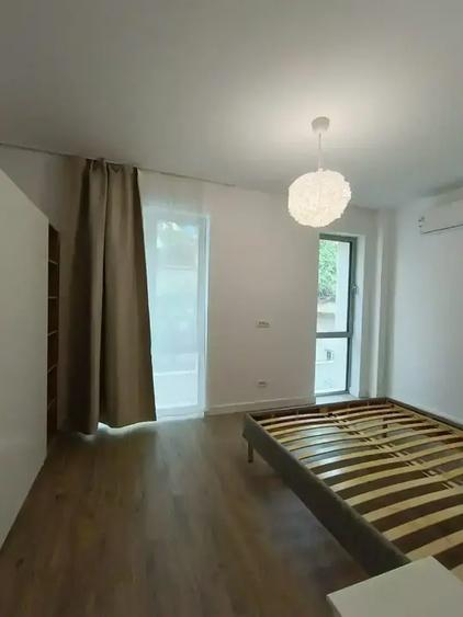 Apartament cu 4 camere semidecomandat în Armeneasca