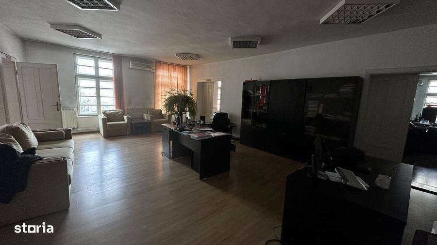Apartament cu 4 camere în Central