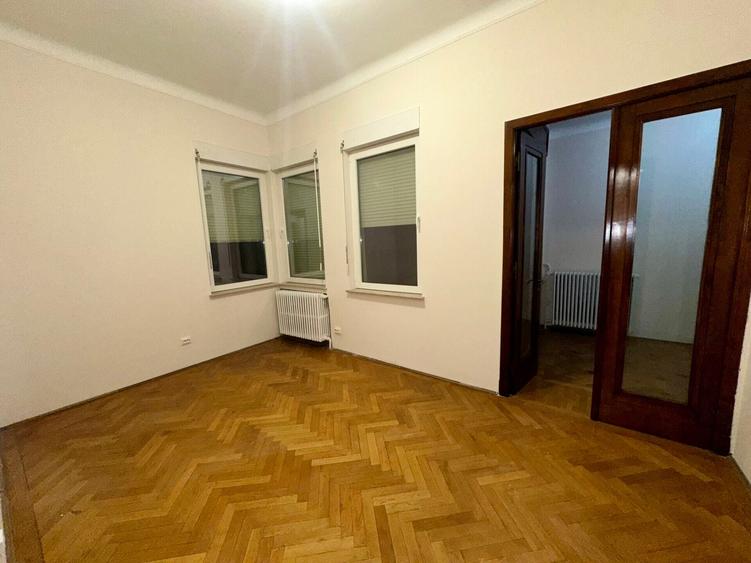 Penthouse cu 5 camere semidecomandat în Armeneasca