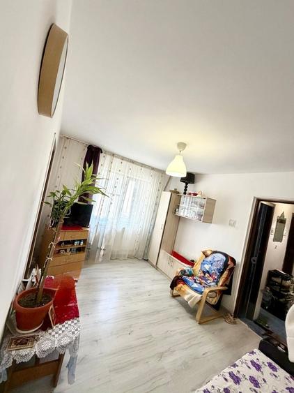 Apartament 2 camere ,mobilat si uitlat ,centrala proprie .Soseaua Bucuresti (Alexandria). -38.900 ,usor negociabil . - 7