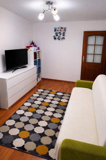Apartament cu 3 camere semidecomandat în Central