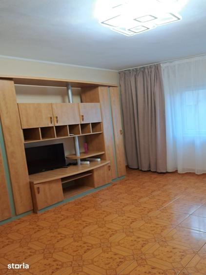 Apartament cu 3 camere decomandat în Nerva Traian