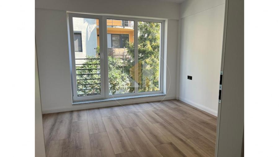 Apartament cu 3 camere decomandat în Sud-Vest