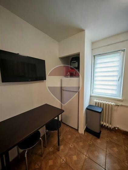 Apartament cu 2 camere decomandat, mobilat în Central