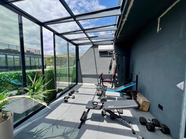 Apartament cu 3 camere semidecomandat, mobilat în Florești