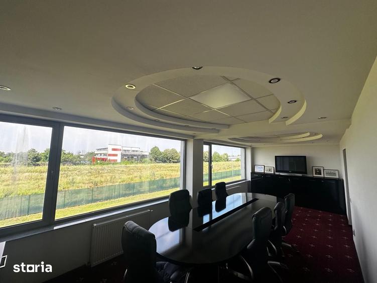 Spațiu comercial, de 9,343 mp, în Central