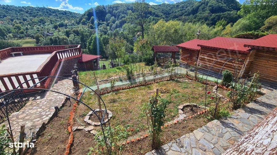 Casă cu 4 camere cu Teren 723 Mp în Bradu