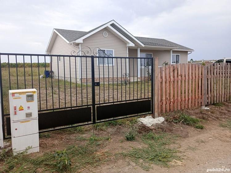 Casă cu 6 camere cu Teren 1200 Mp în Siminoc