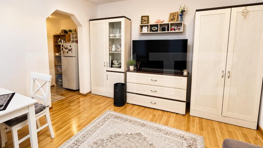 Apartament cu 2 camere semidecomandat, mobilat în Piața Centrală