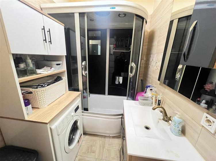 Apartament cu 3 camere semidecomandat, mobilat în Turnișor