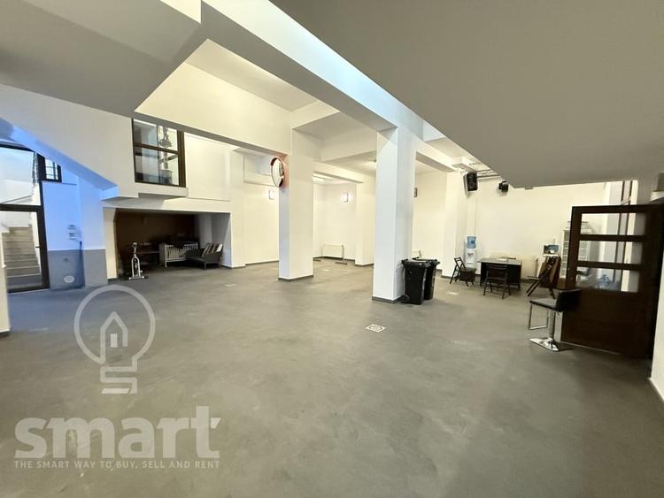 Duplex cu 12 camere cu Canalizare în Central