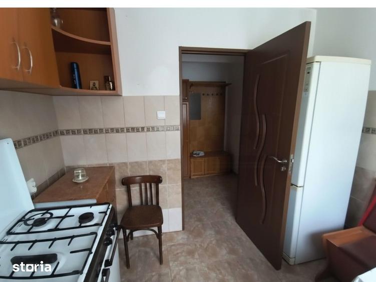 Apartament cu 2 camere decomandat, mobilat în Policlinica