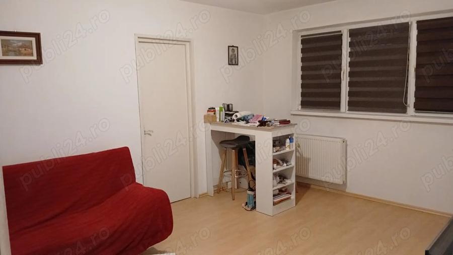 Apartament cu 3 camere semidecomandat în Central