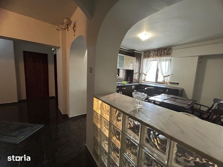 Apartament cu 4 camere decomandat în Central