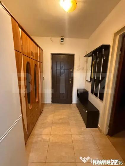 Apartament cu 2 camere semidecomandat în Micro 6