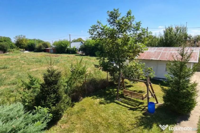 Casă cu 5 camere cu Teren 794 Mp în Livedea