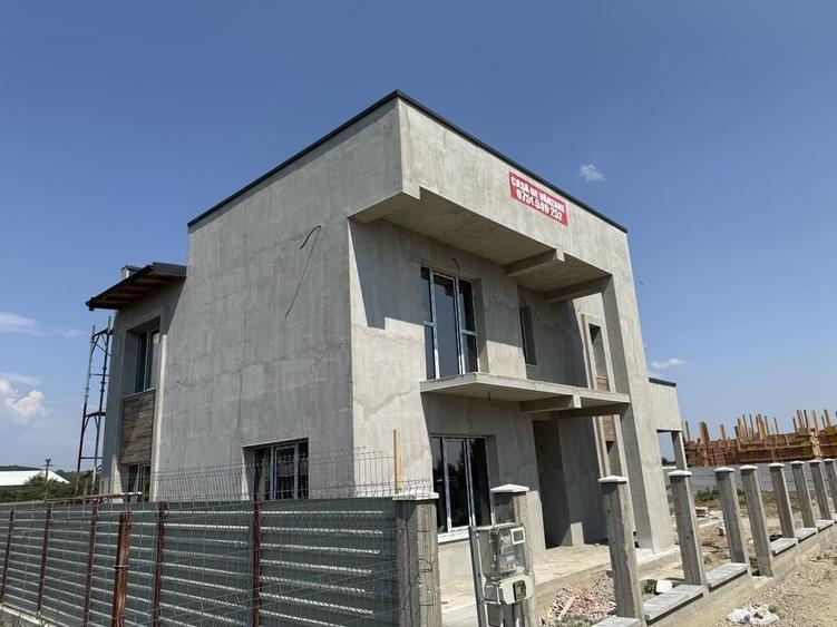 Casă cu 4 camere în Ștefănești
