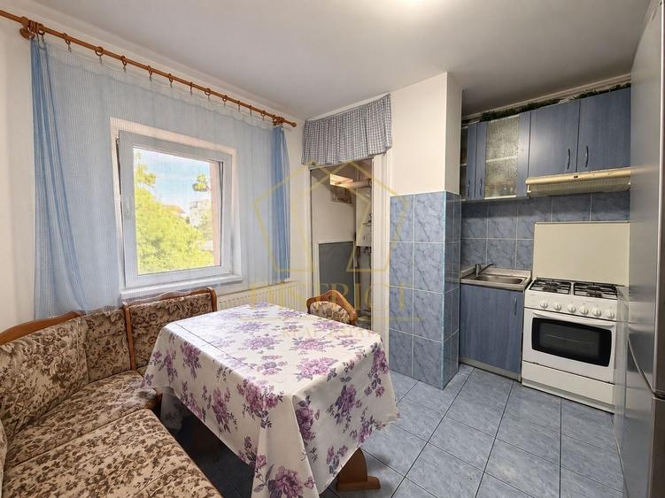 Apartament cu 3 camere semidecomandat în Șagului