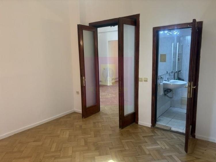Apartament cu 3 camere semidecomandat în Cotroceni