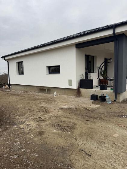 Casă cu 3 camere în Slătioarele