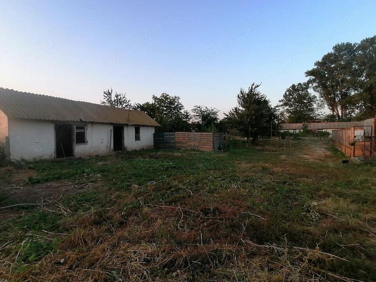 Casă cu 5 camere cu Teren 4500 Mp în Poiana