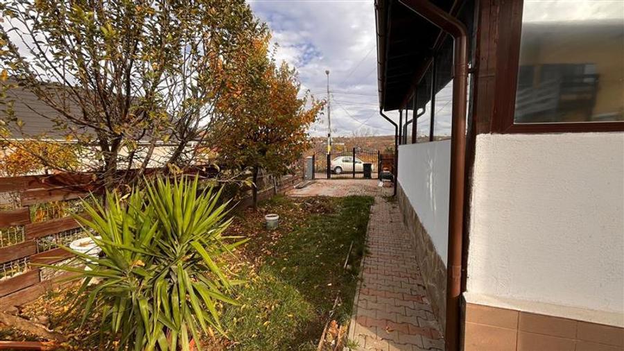 Apartament cu 4 camere decomandat, mobilat în Bucium